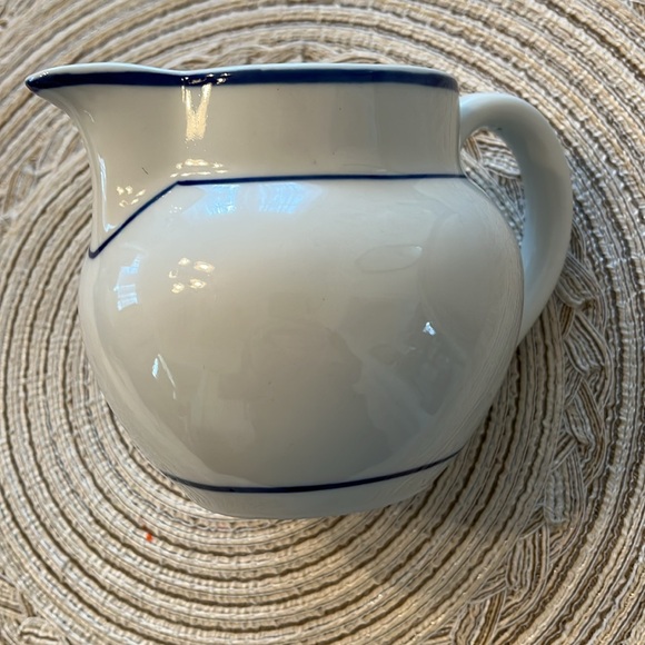 Vintage Viana Do Castelo Portugal Ceramic Pitcher Milk White Blue 5.25" in EUC - Picture 4 of 4